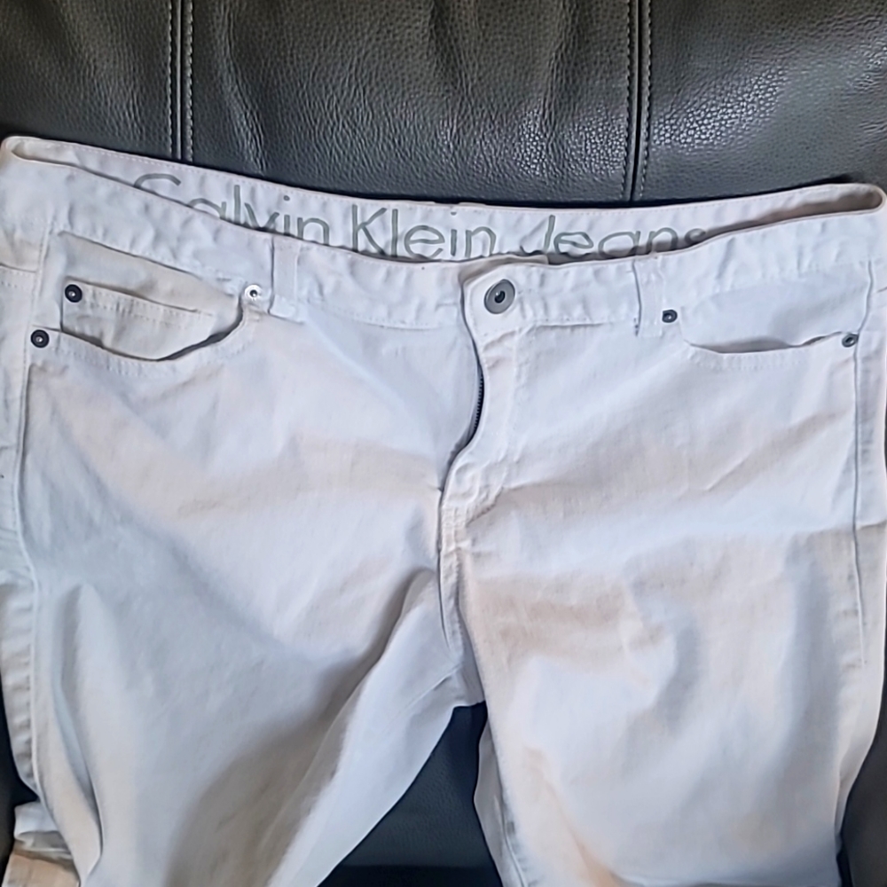 Calvin Klein white shorts, size 32/14